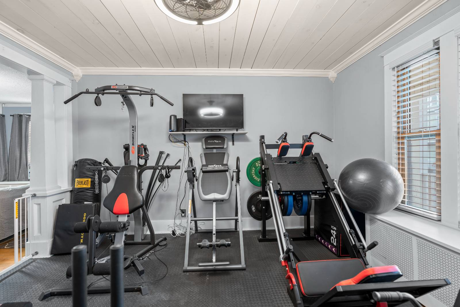 #15 photo, 45 Pulaski St, Amsterdam , NY 12010