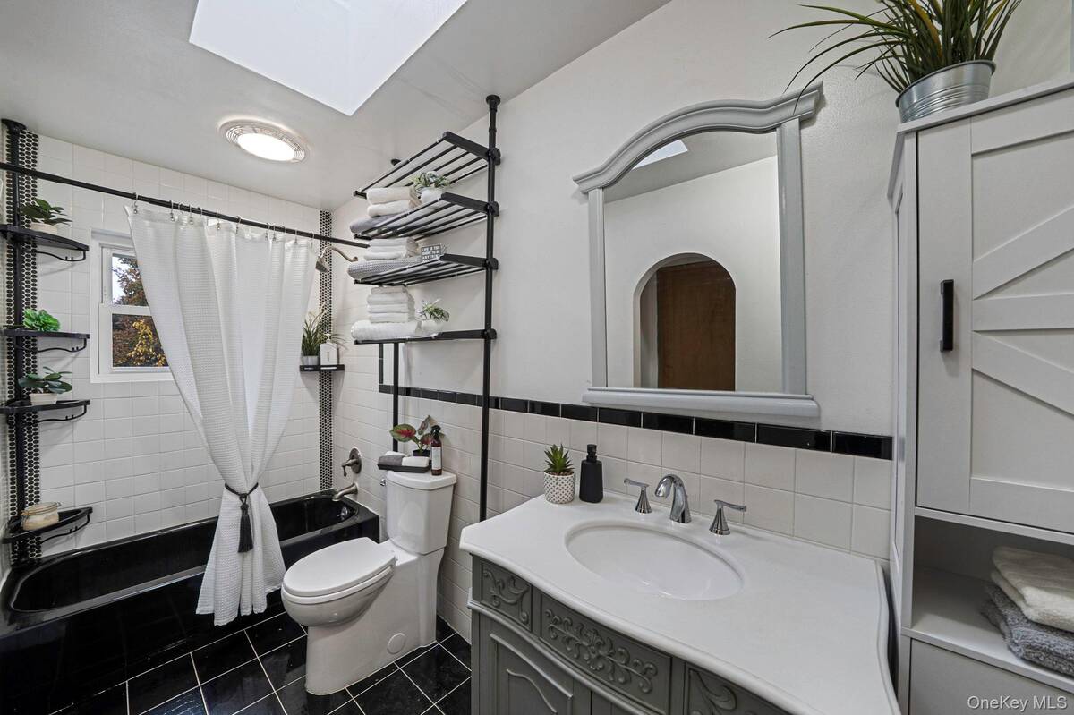 #25 photo, 32 McCue Avenue, Wyandanch , NY 11798