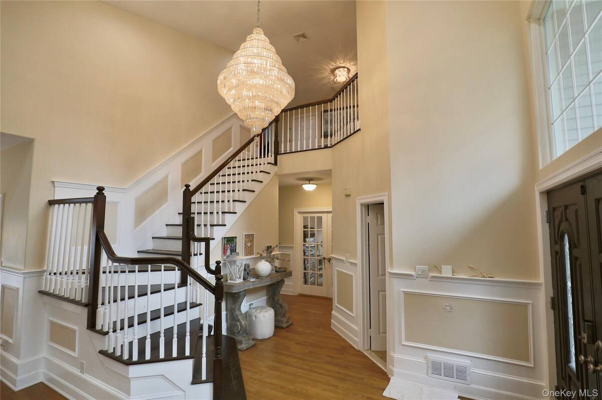 #1 photo, 7 Sweet Briar Path, Lake Grove , NY 11755