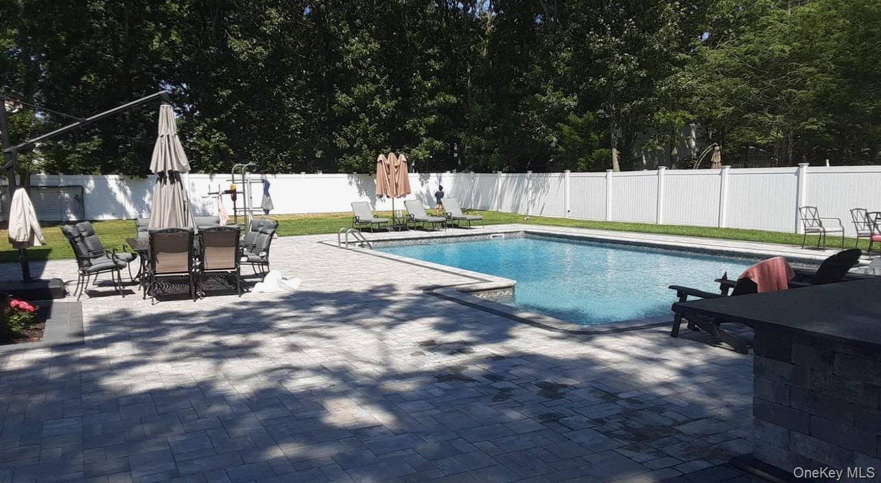 #10 photo, 7 Sweet Briar Path, Lake Grove , NY 11755