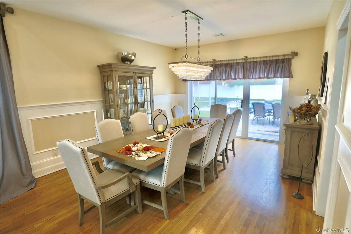 #3 photo, 7 Sweet Briar Path, Lake Grove , NY 11755