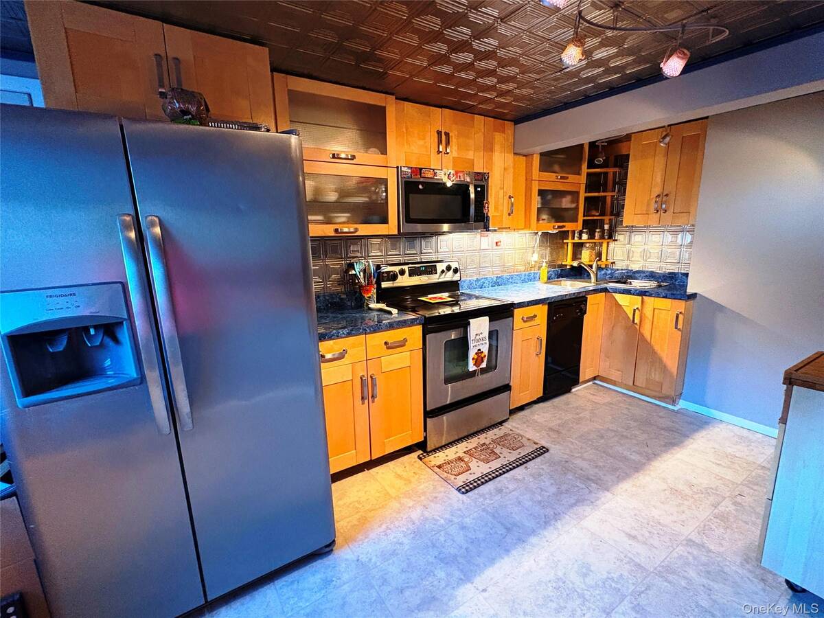 #15 photo, 364 W 2nd Street, West Islip , NY 11795