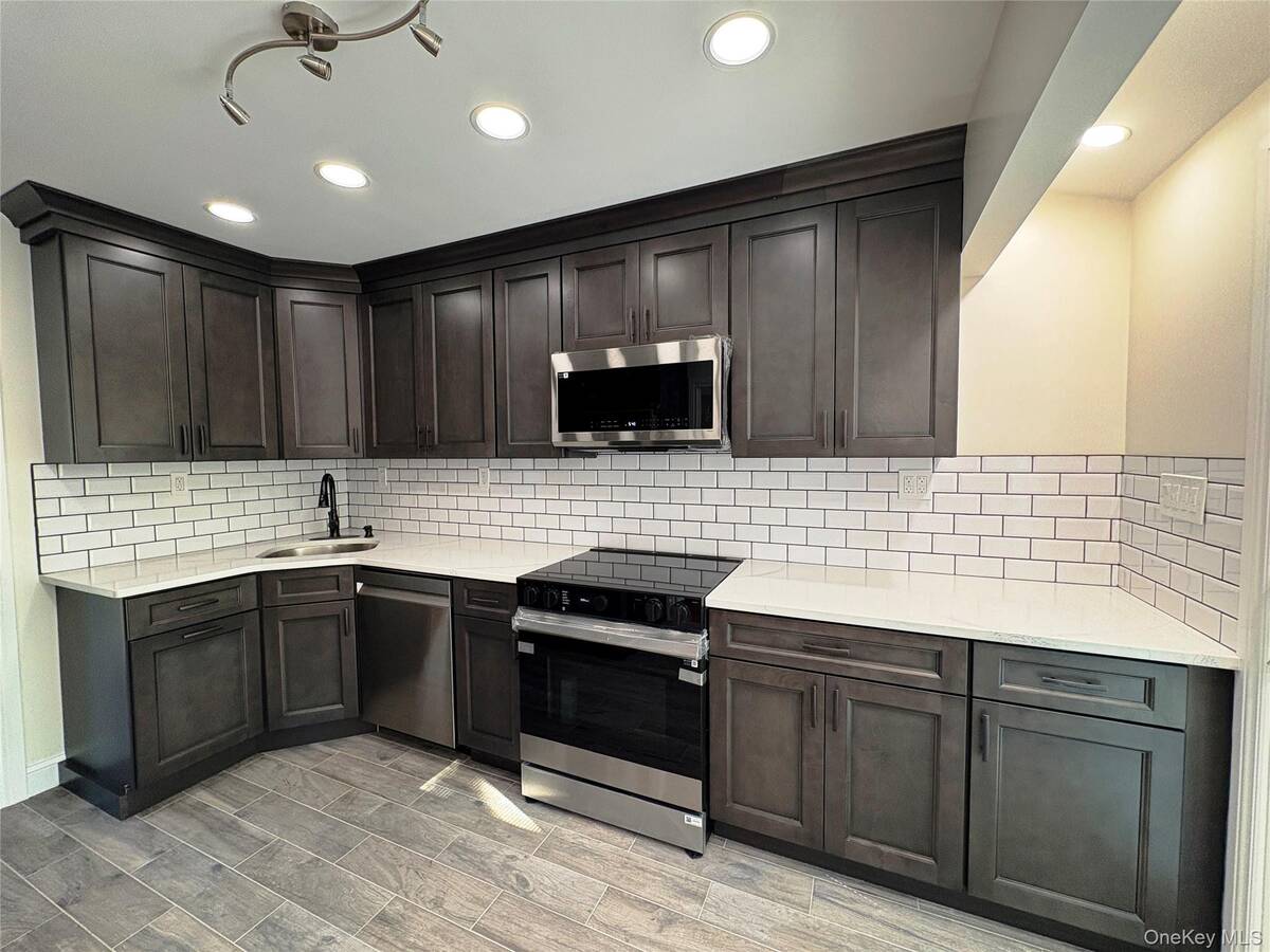 #2 photo, 364 W 2nd Street, West Islip , NY 11795