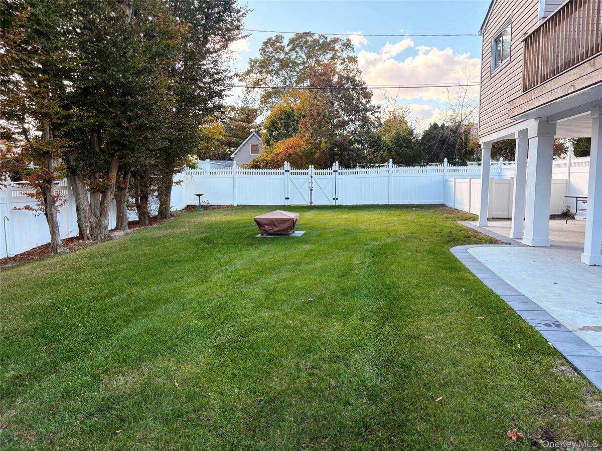 #23 photo, 364 W 2nd Street, West Islip , NY 11795