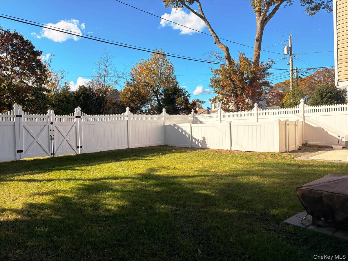 #25 photo, 364 W 2nd Street, West Islip , NY 11795