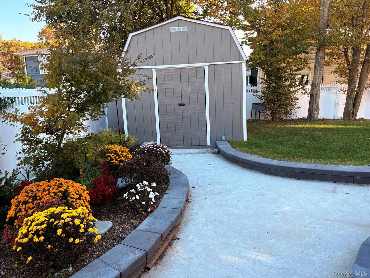 #26 photo, 364 W 2nd Street, West Islip , NY 11795