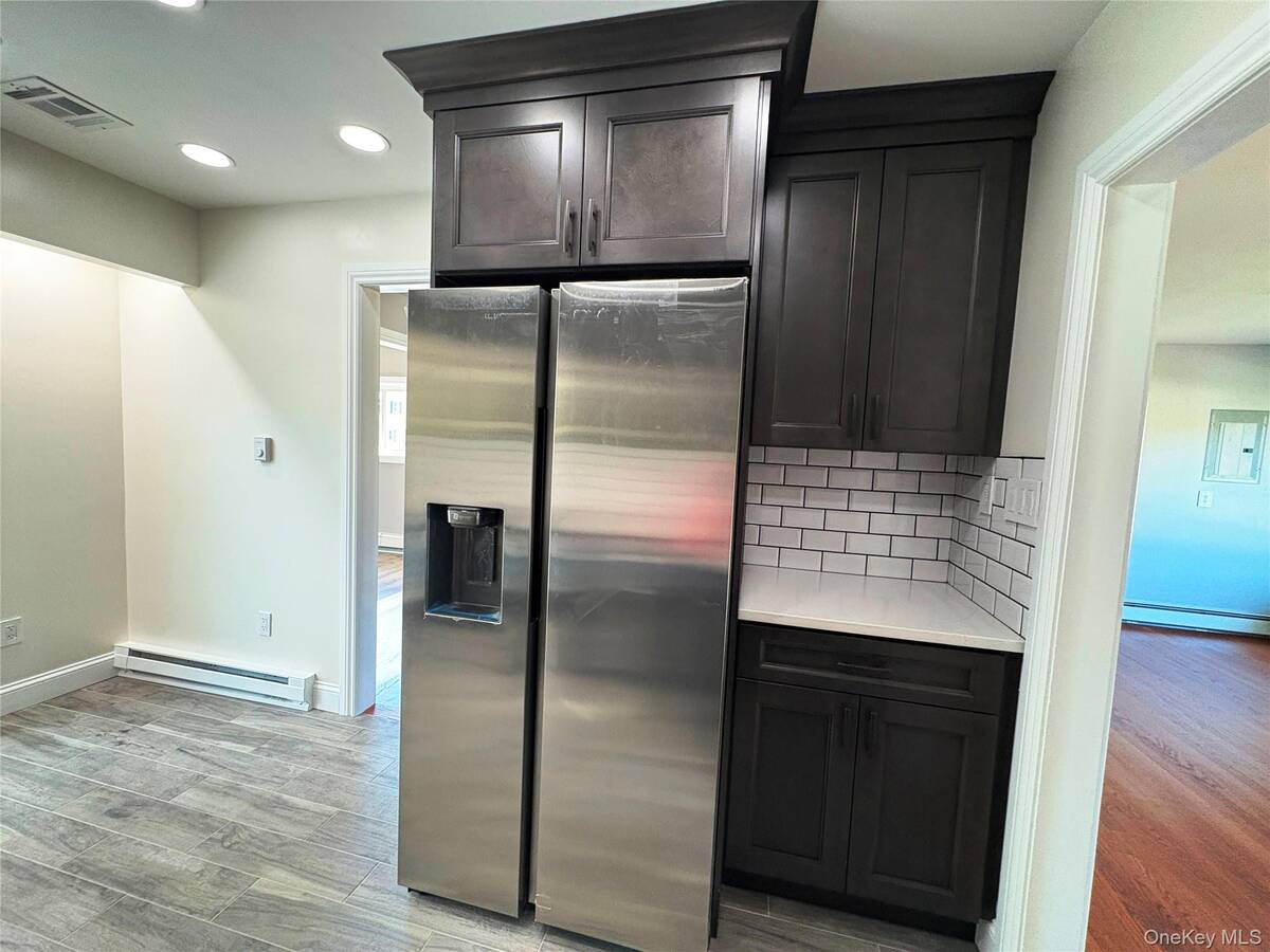 #4 photo, 364 W 2nd Street, West Islip , NY 11795