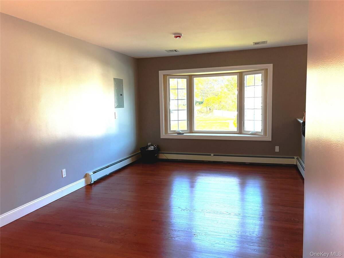 #7 photo, 364 W 2nd Street, West Islip , NY 11795