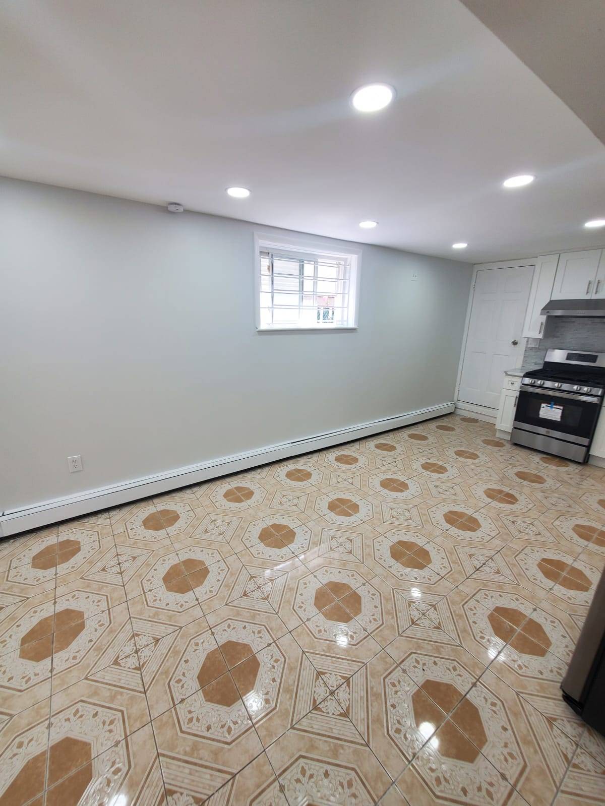 #2 photo, 1020 Bay 32nd street, #1, Far Rockaway , NY 11691