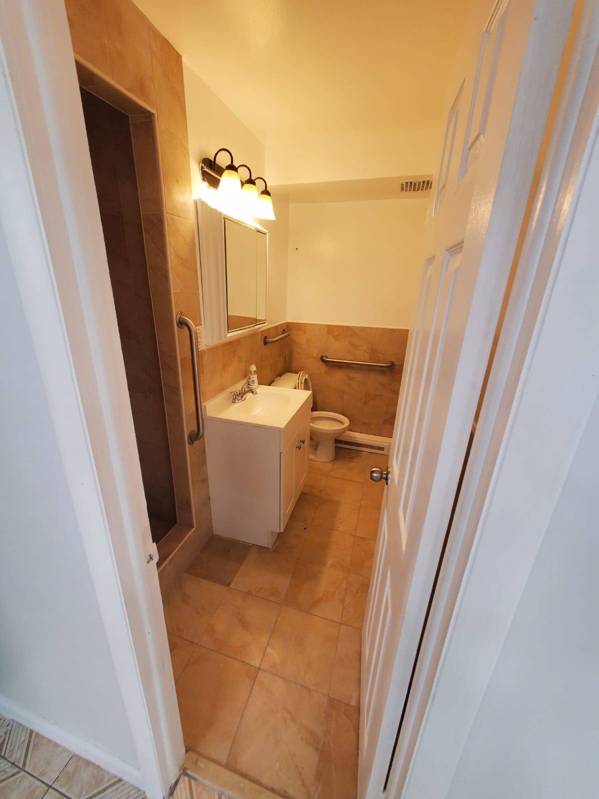 #5 photo, 1020 Bay 32nd street, #1, Far Rockaway , NY 11691