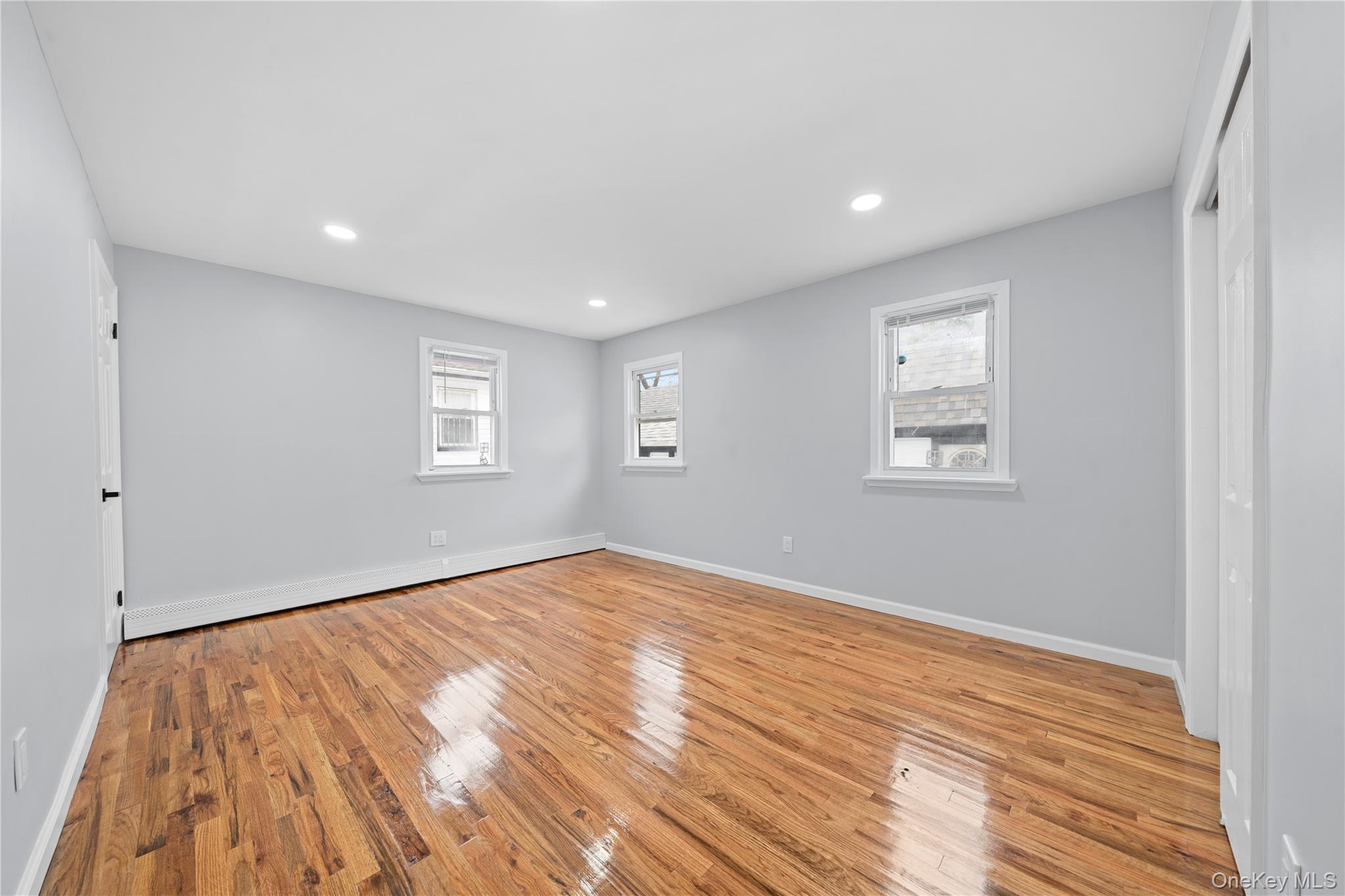 #13 photo, 11942 189th Street, Saint Albans , NY 11412