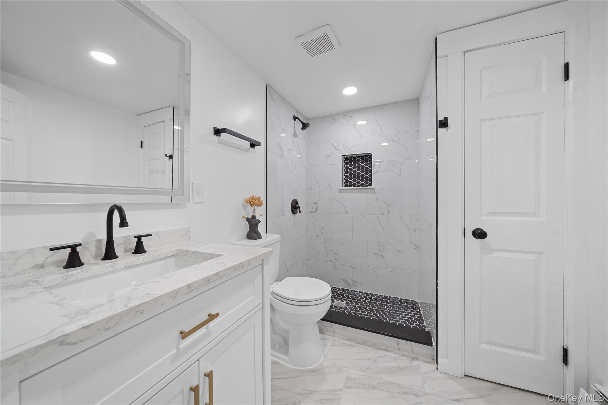 #19 photo, 11942 189th Street, Saint Albans , NY 11412