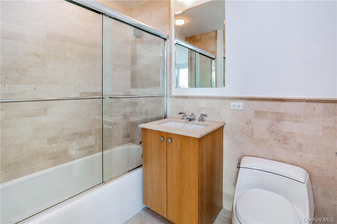 #13 photo, 1 Renaissance Square, White Plains , NY 10601