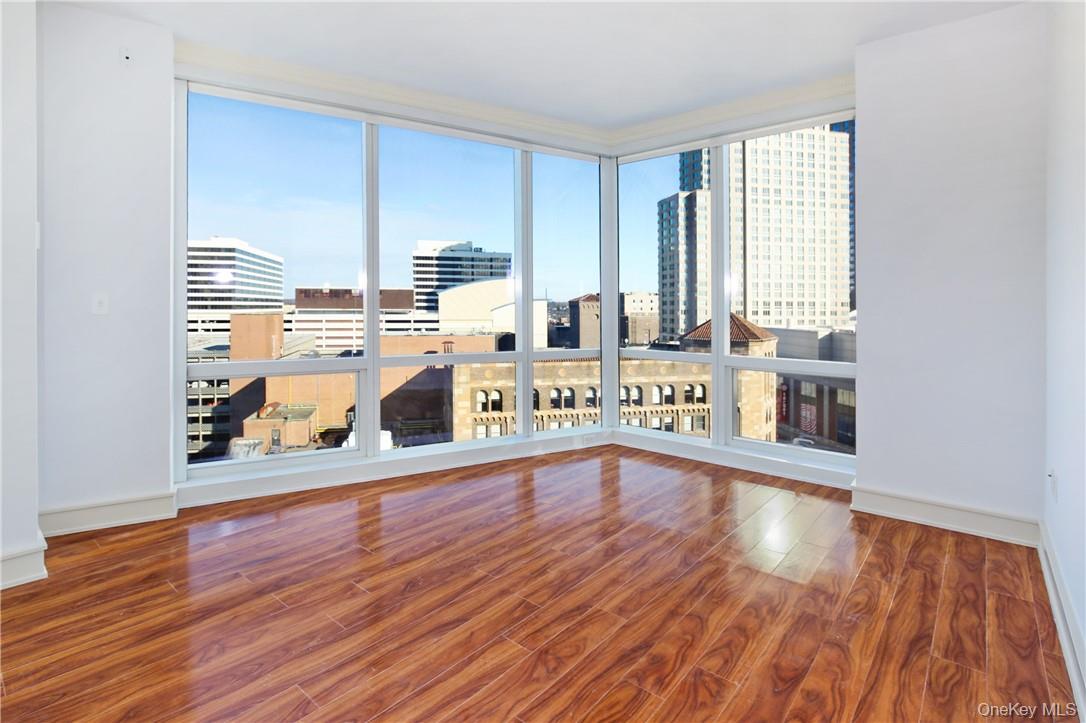 #14 photo, 1 Renaissance Square, White Plains , NY 10601