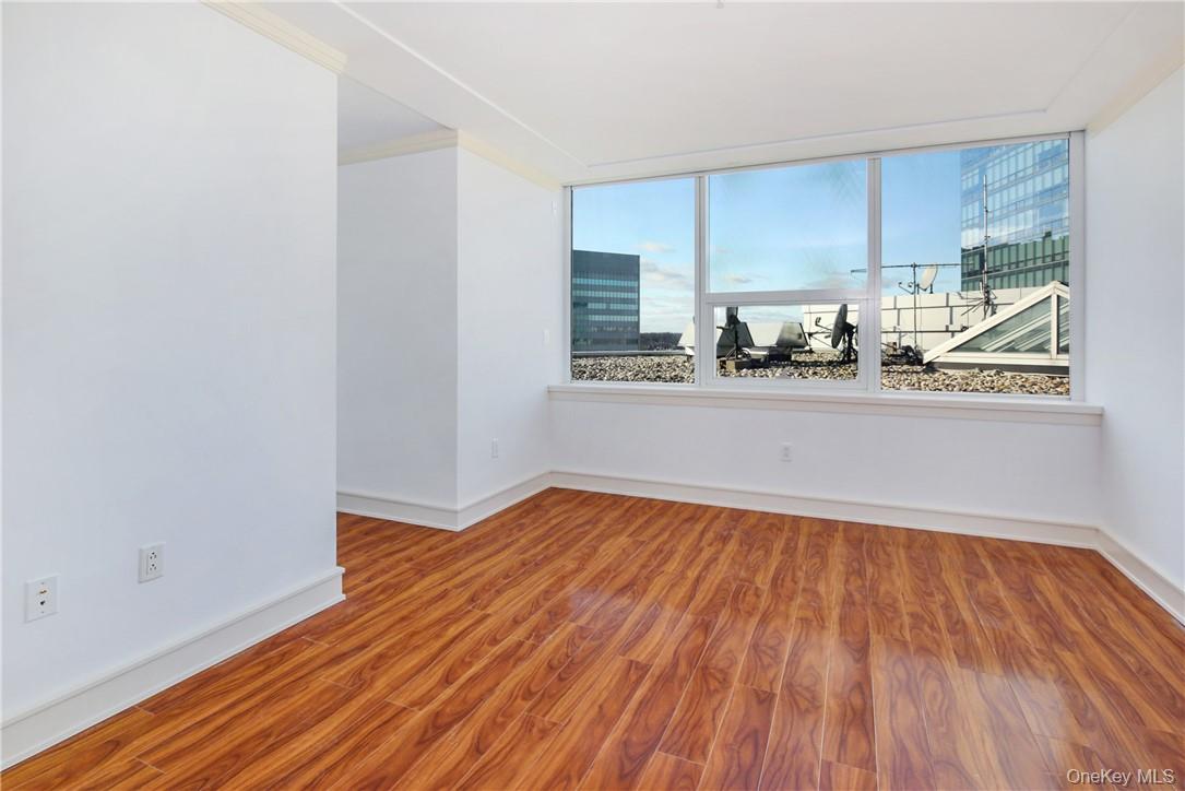 #16 photo, 1 Renaissance Square, White Plains , NY 10601