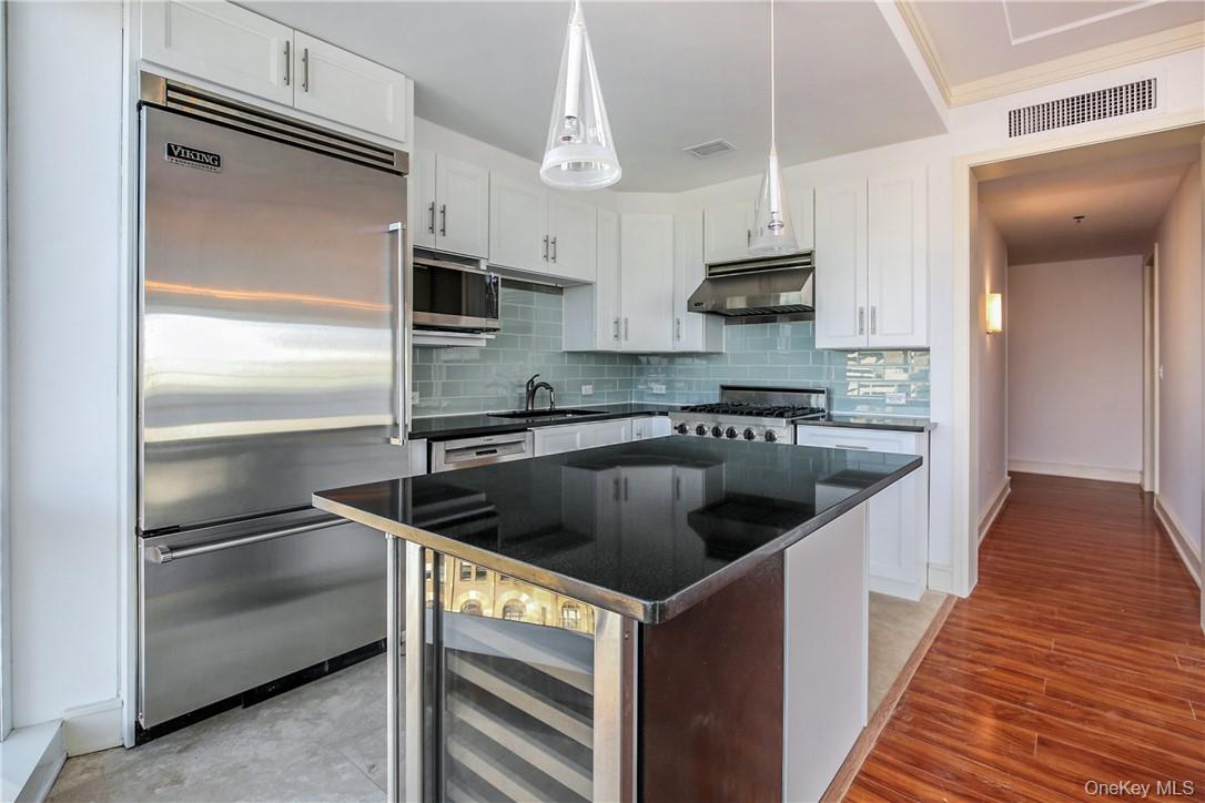 #4 photo, 1 Renaissance Square, White Plains , NY 10601