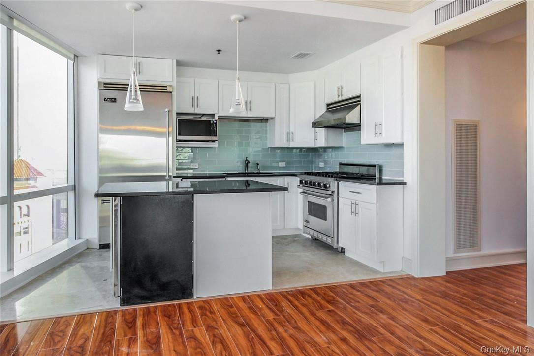 #5 photo, 1 Renaissance Square, White Plains , NY 10601