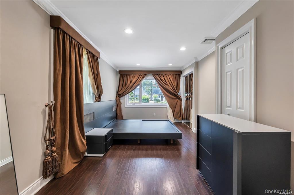 #11 photo, 531 Old Country Road, Plainview , NY 11803