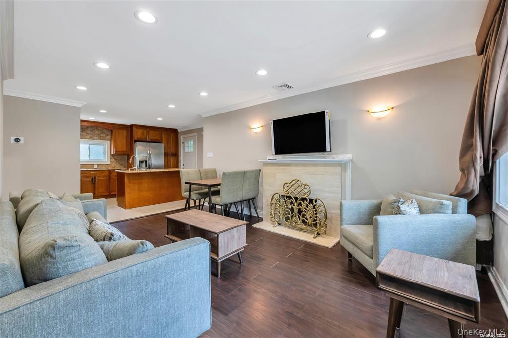 #13 photo, 531 Old Country Road, Plainview , NY 11803