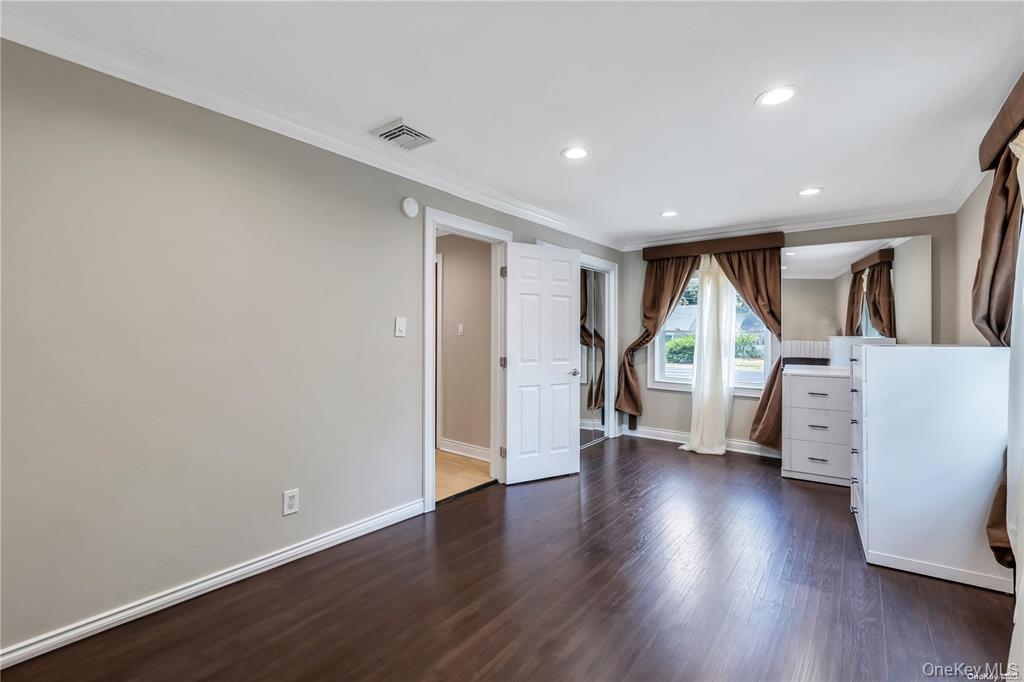 #16 photo, 531 Old Country Road, Plainview , NY 11803