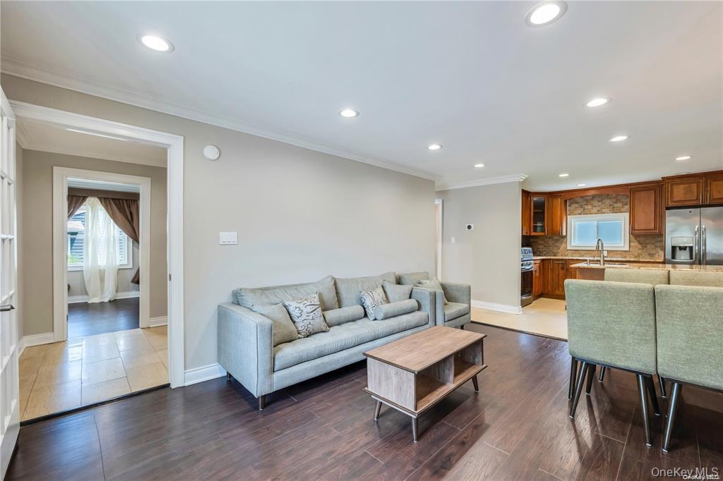 #17 photo, 531 Old Country Road, Plainview , NY 11803