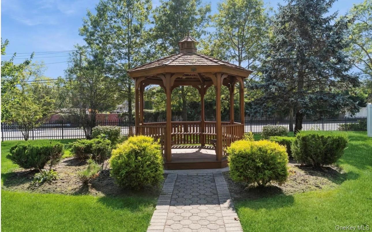 #15 photo, 83 Finch, Islip , NY 11751