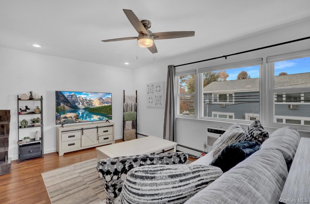 #7 photo, 83 Finch, Islip , NY 11751