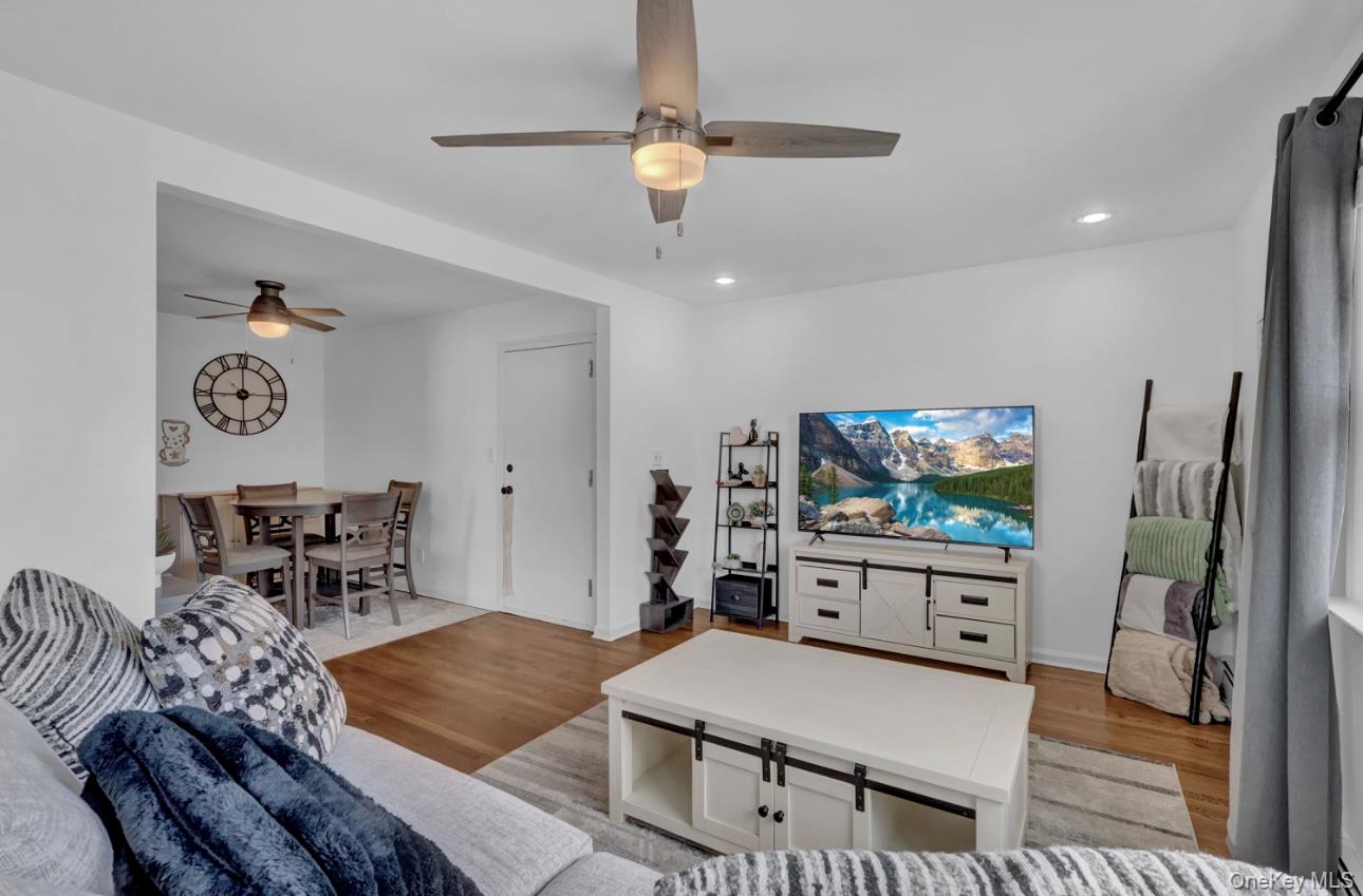 #8 photo, 83 Finch, Islip , NY 11751