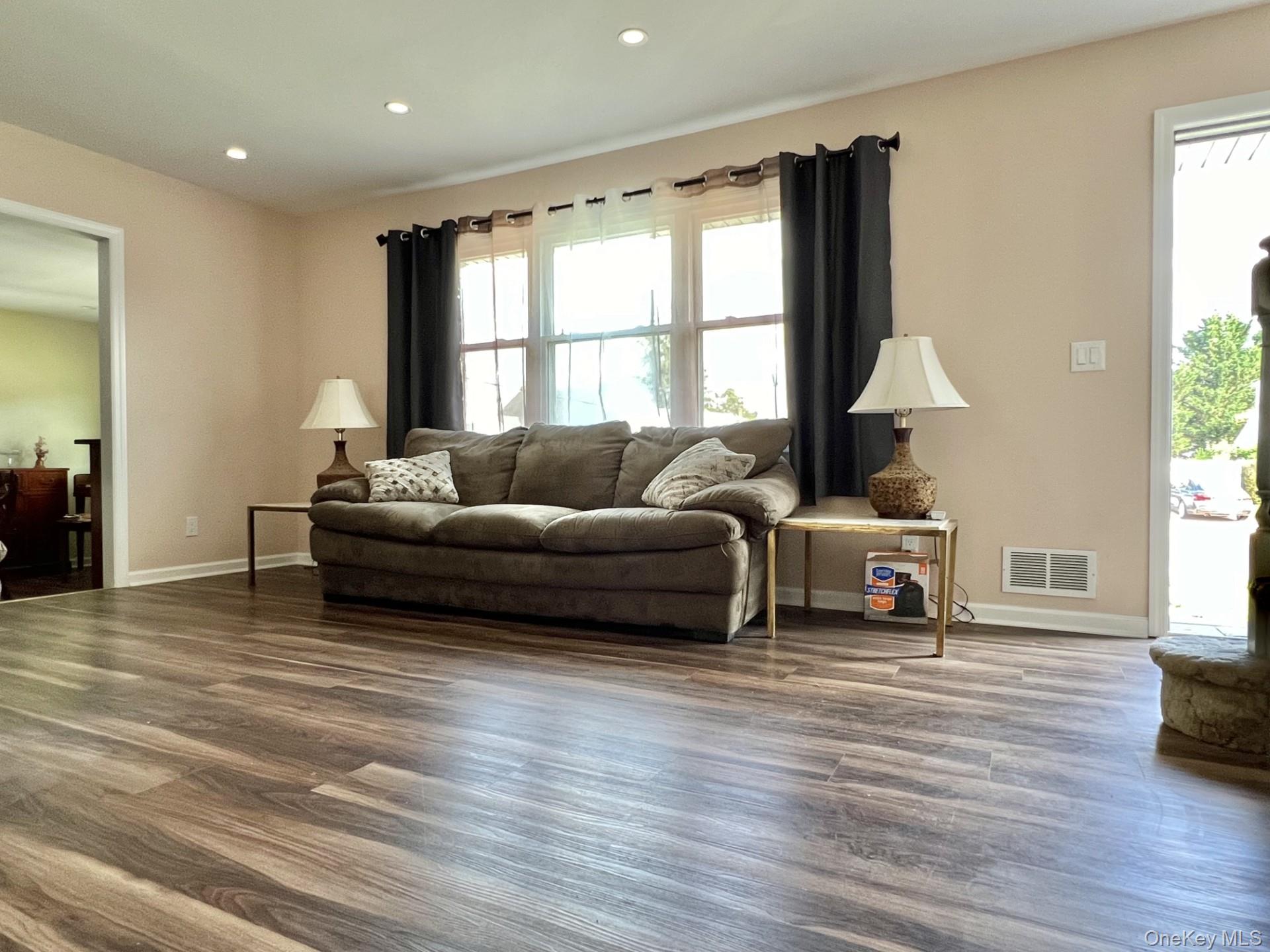 #3 photo, 7 Mindy Lane, Westbury , NY 11590