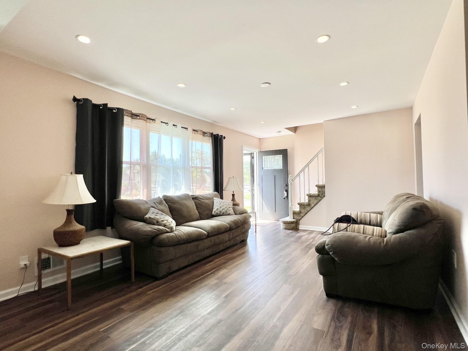 #4 photo, 7 Mindy Lane, Westbury , NY 11590