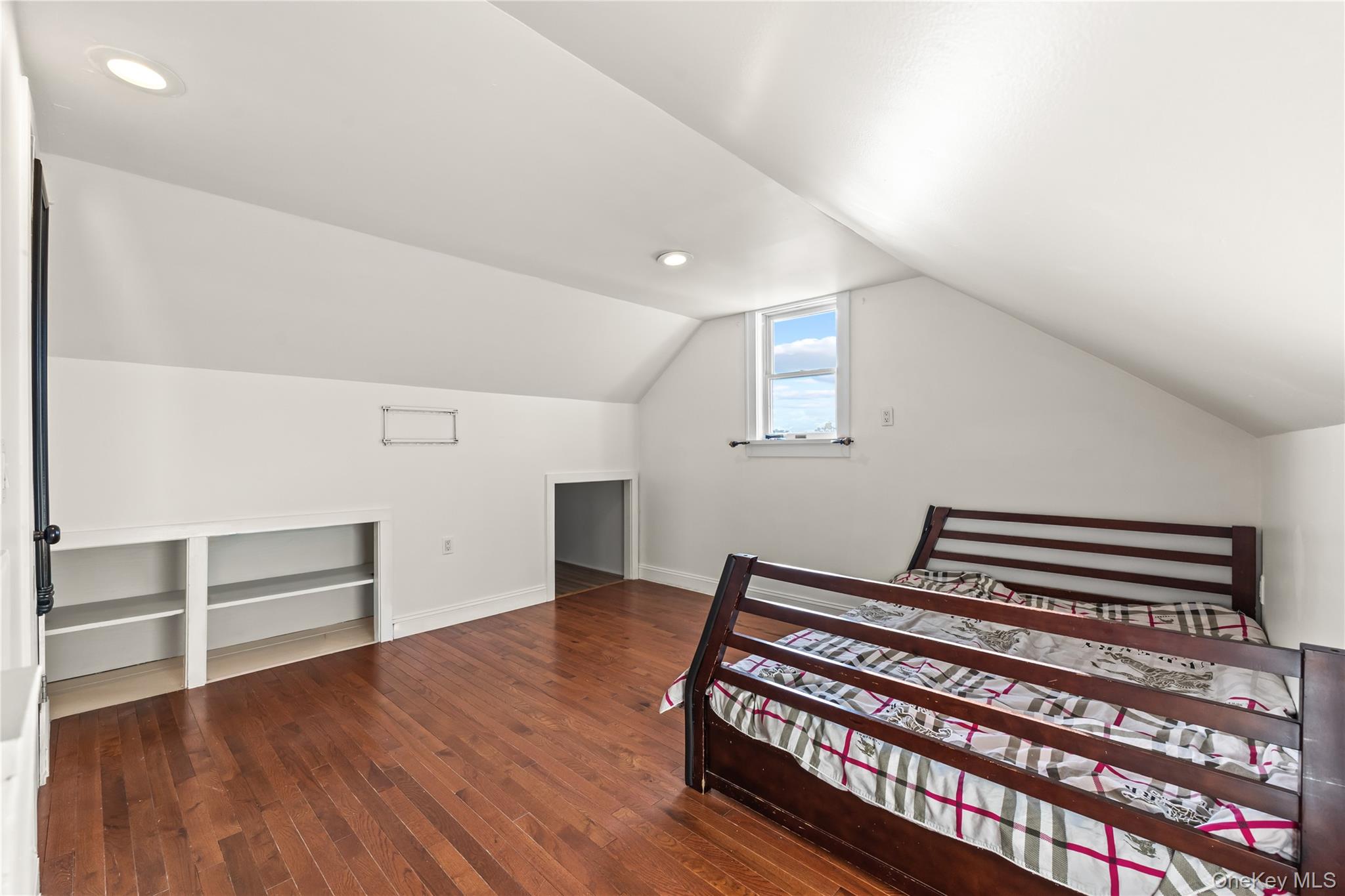 #17 photo, 9 Hillside Avenue, Glen Head , NY 11545