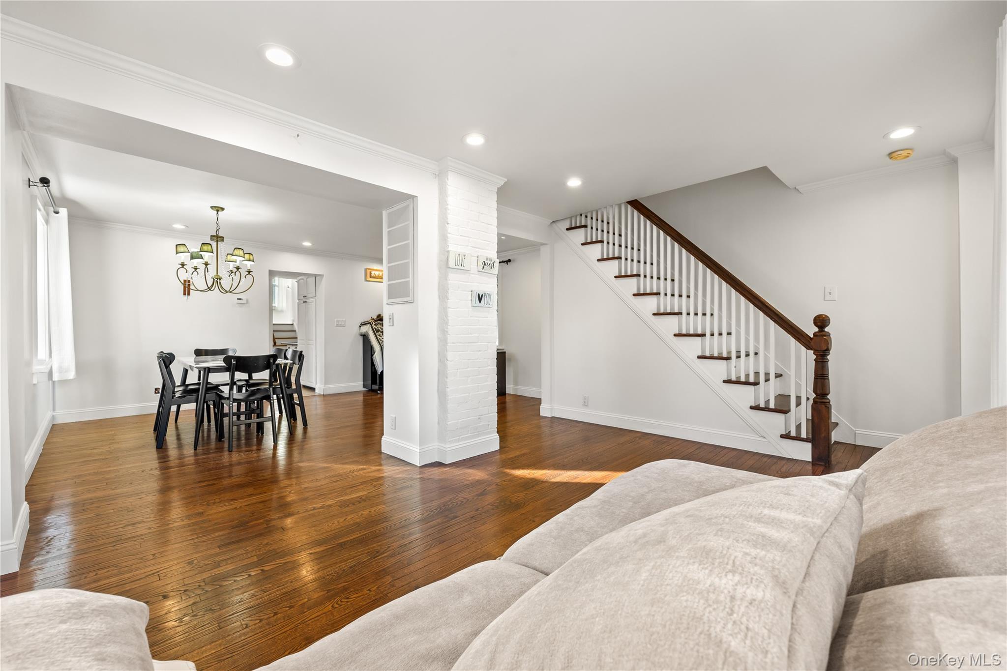 #2 photo, 9 Hillside Avenue, Glen Head , NY 11545