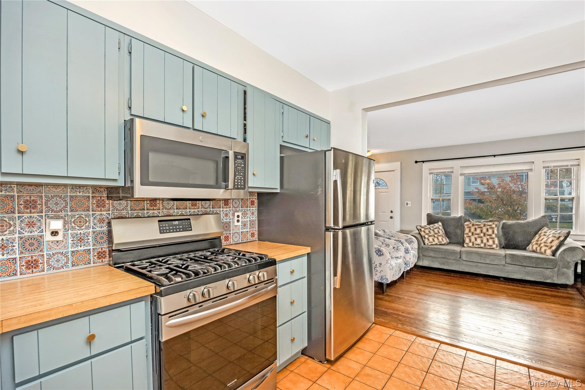 #8 photo, 51 Castleton Court, Oceanside , NY 11572