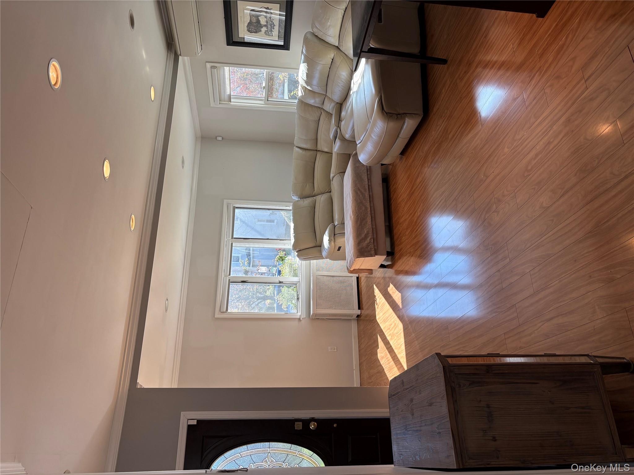 #3 photo, 176 Garfield Avenue, Mineola , NY 11501