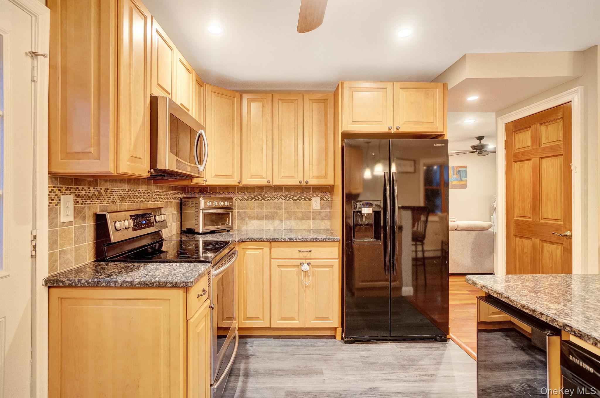 #10 photo, 186 Robin Place, Levittown , NY 11756