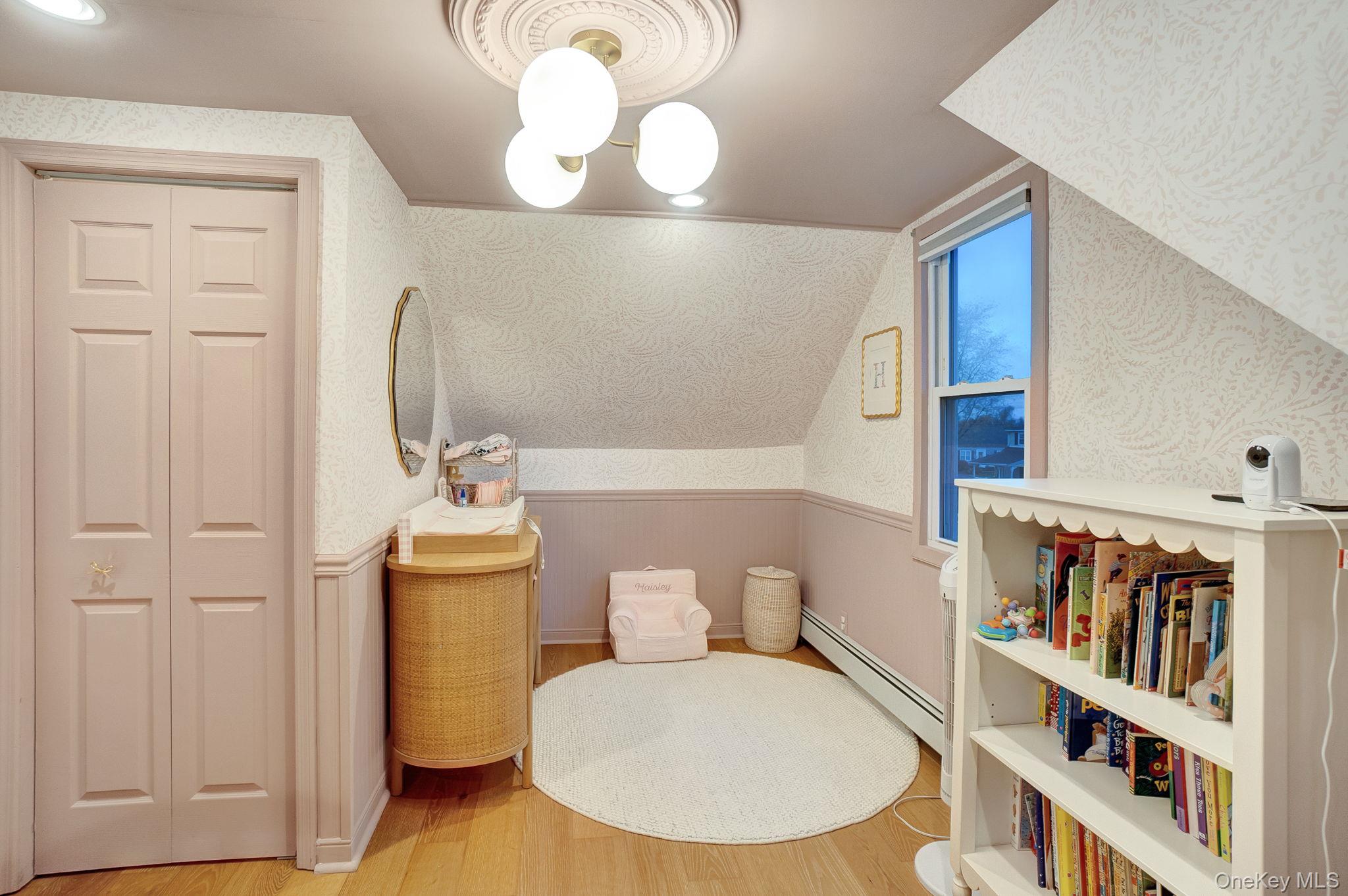 #17 photo, 186 Robin Place, Levittown , NY 11756