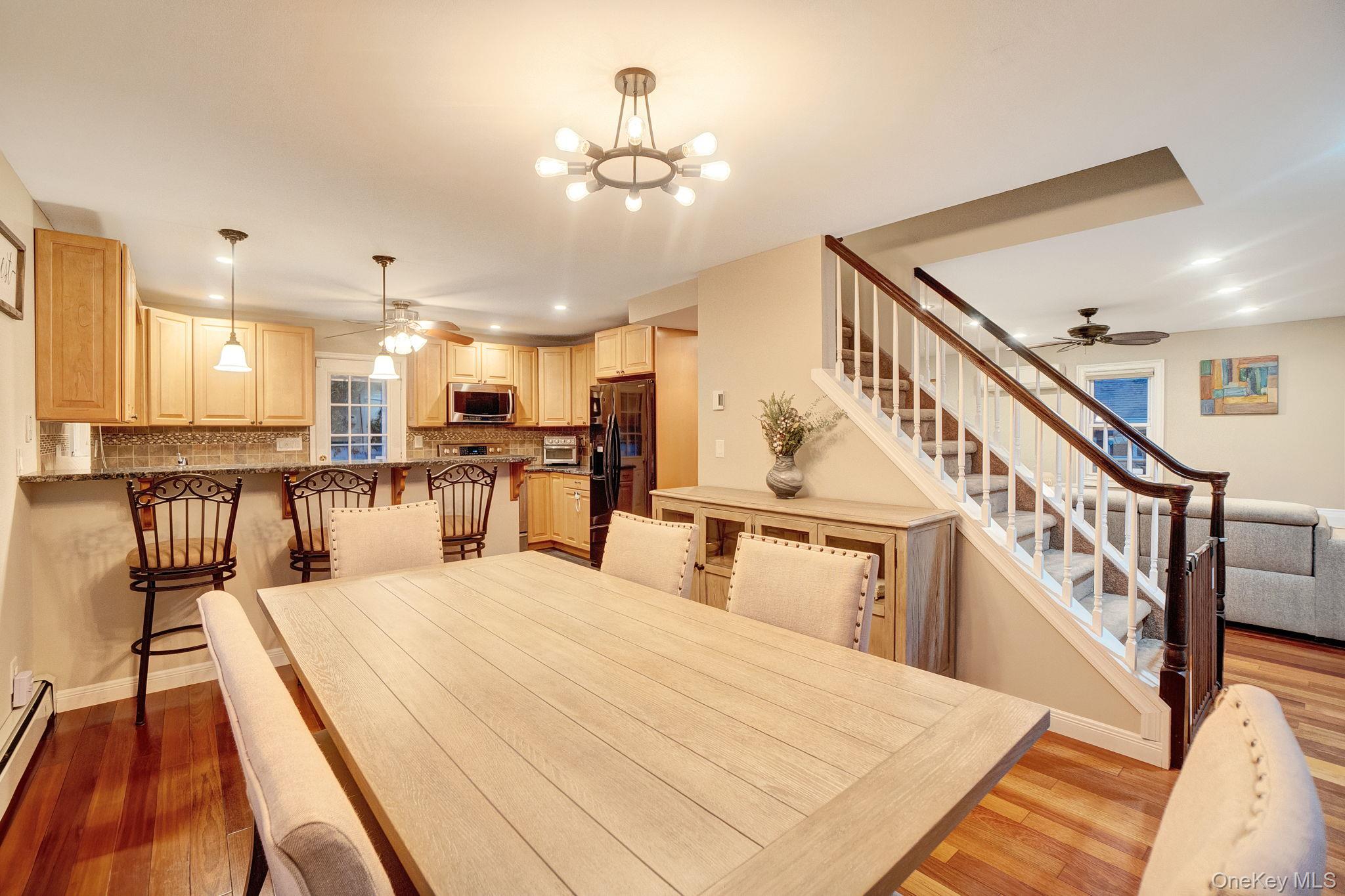 #4 photo, 186 Robin Place, Levittown , NY 11756