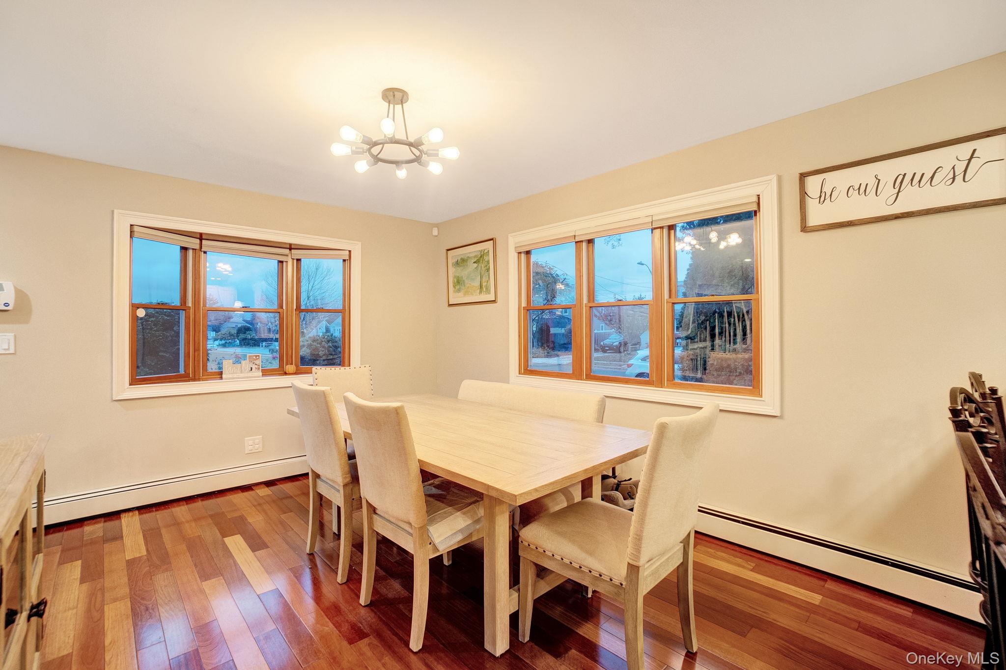 #5 photo, 186 Robin Place, Levittown , NY 11756