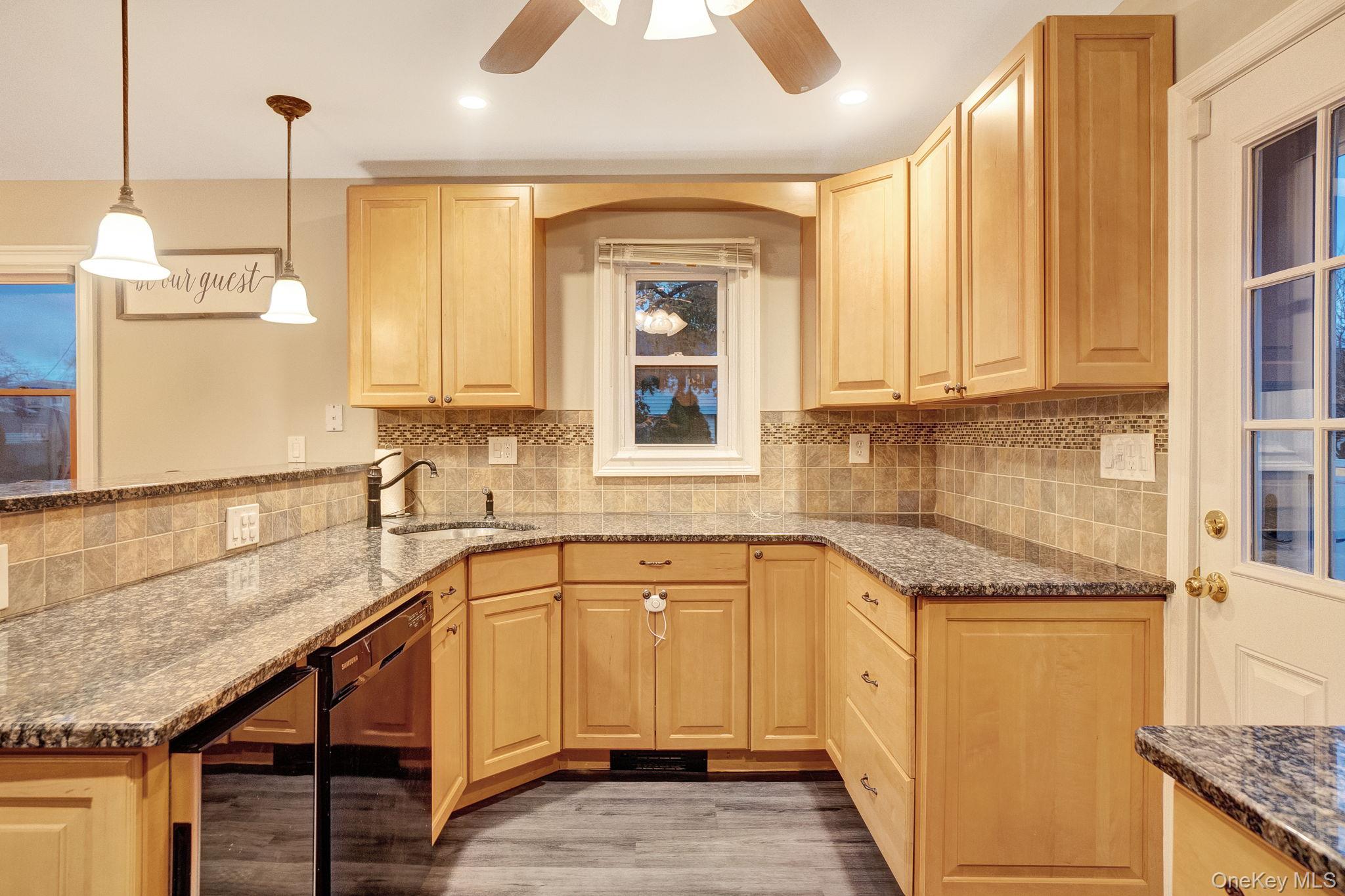 #9 photo, 186 Robin Place, Levittown , NY 11756