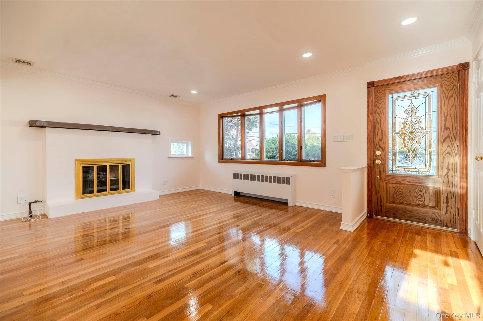 #6 photo, 15 Albany Street, Hicksville , NY 11801