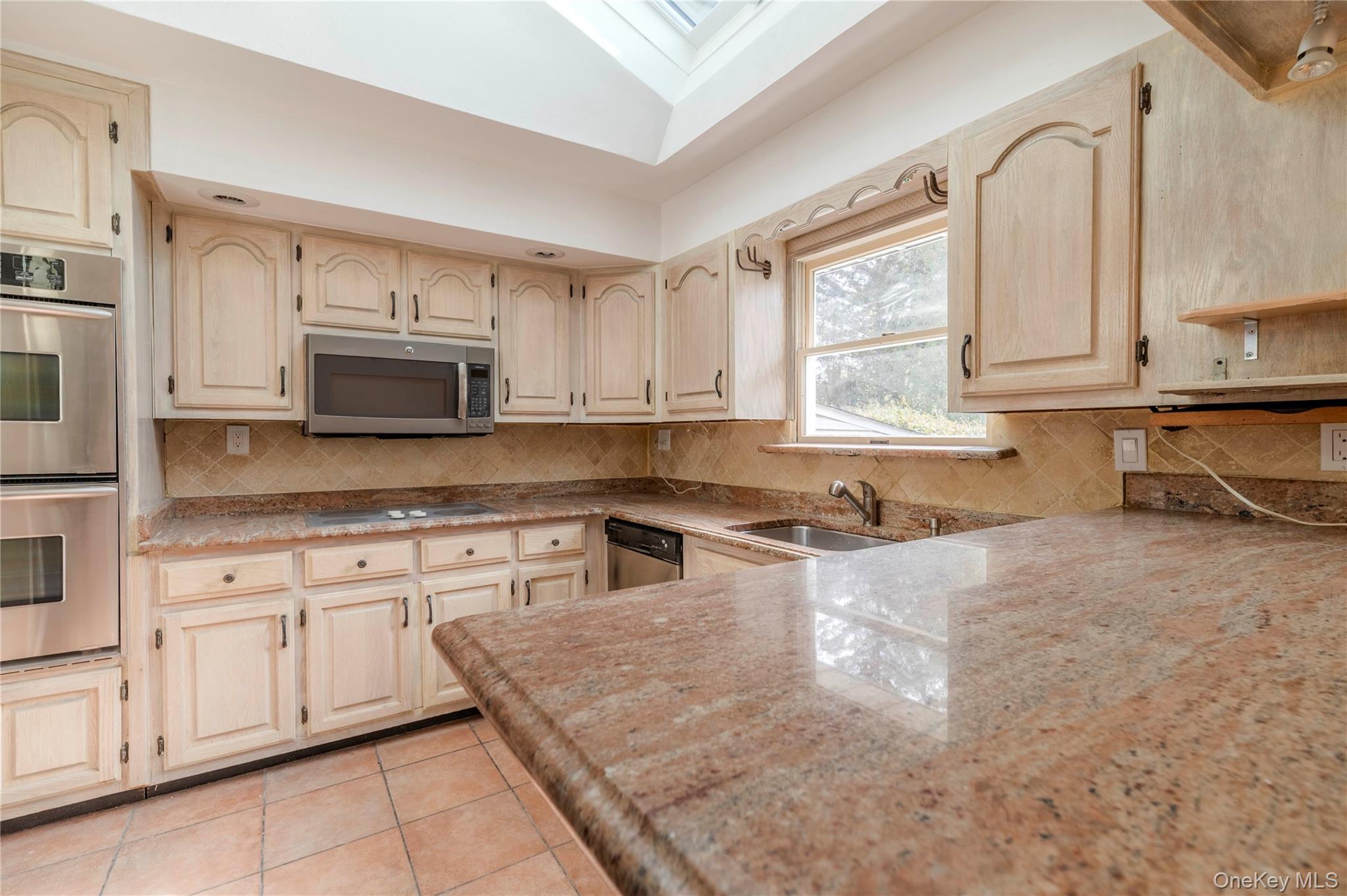 #9 photo, 15 Albany Street, Hicksville , NY 11801