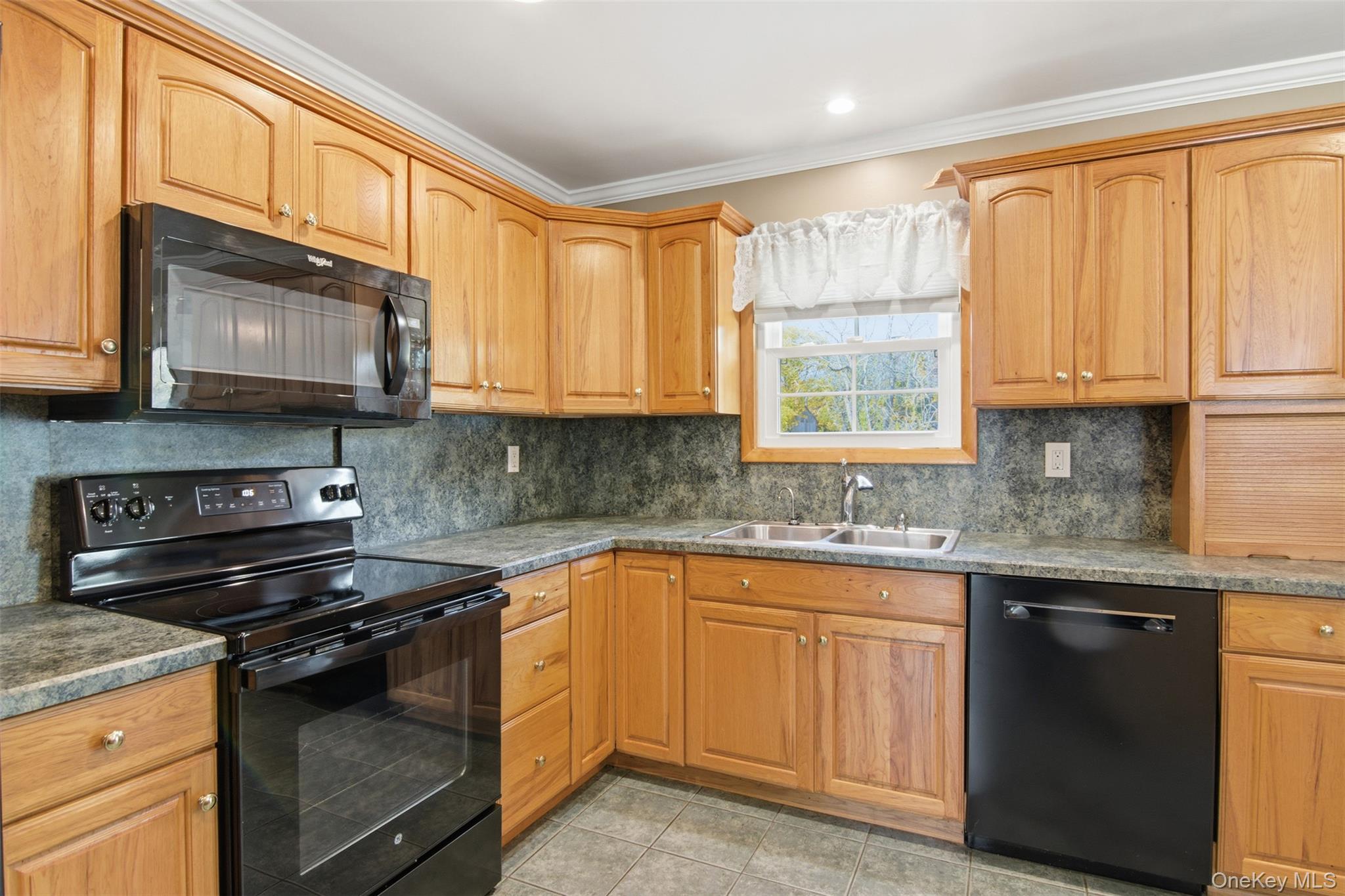 #10 photo, 143 Jamaica Avenue, サフォーク郡 Medford , NY 11763