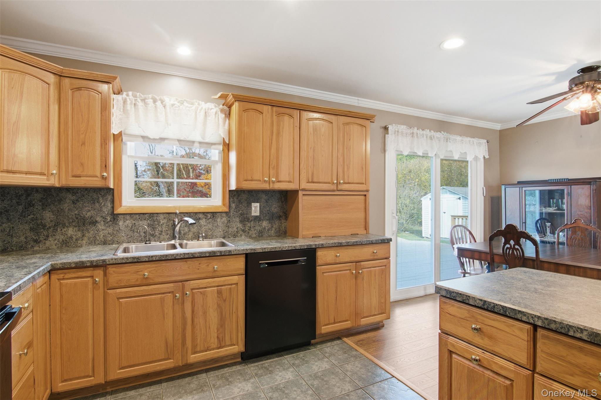 #11 photo, 143 Jamaica Avenue, サフォーク郡 Medford , NY 11763