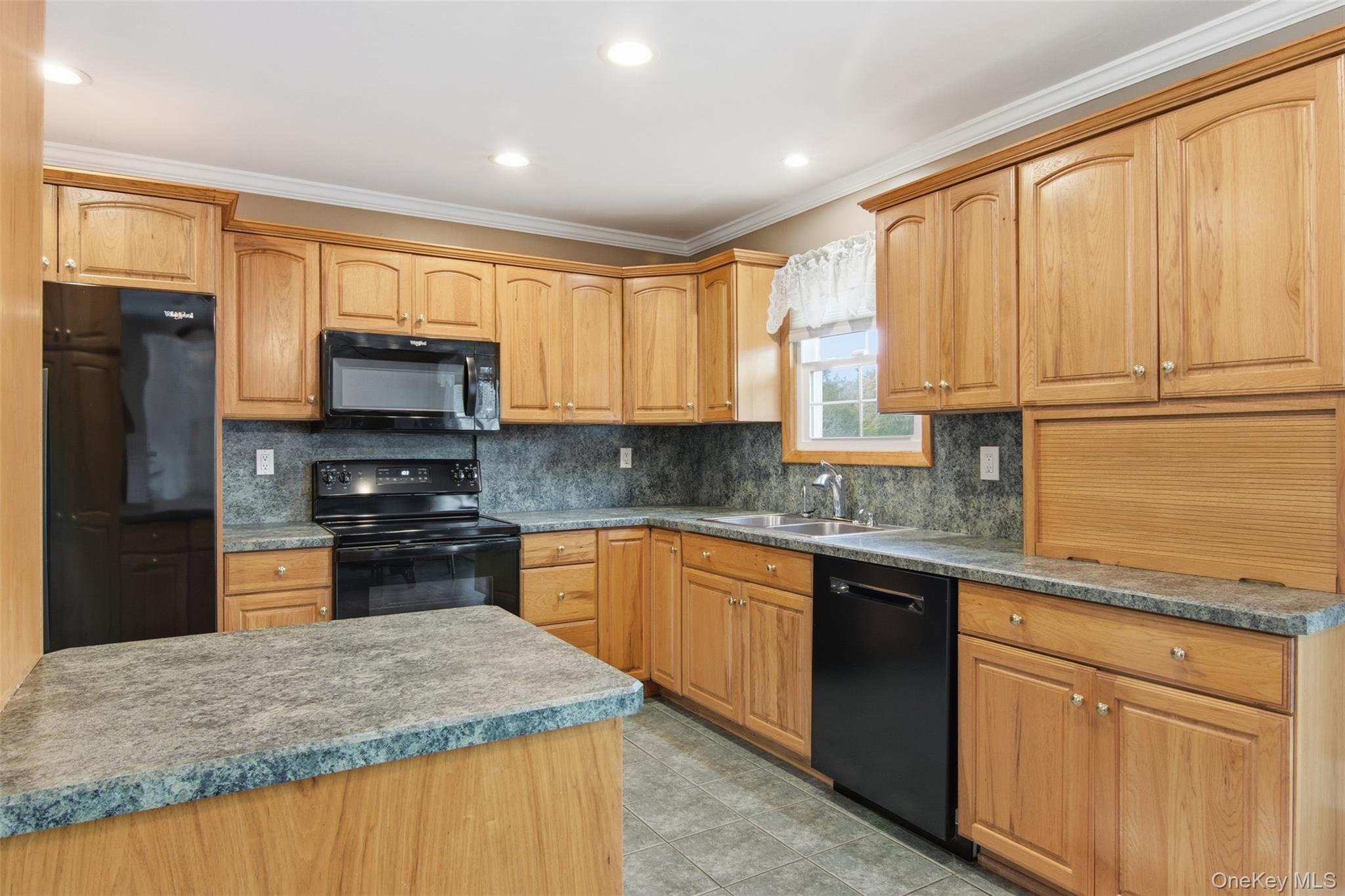 #9 photo, 143 Jamaica Avenue, サフォーク郡 Medford , NY 11763