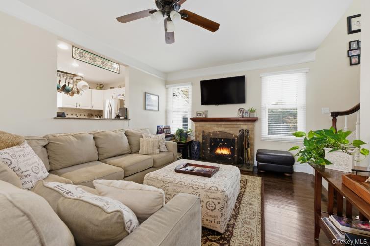 #3 photo, 42 Homecrest Court, Oceanside , NY 11572