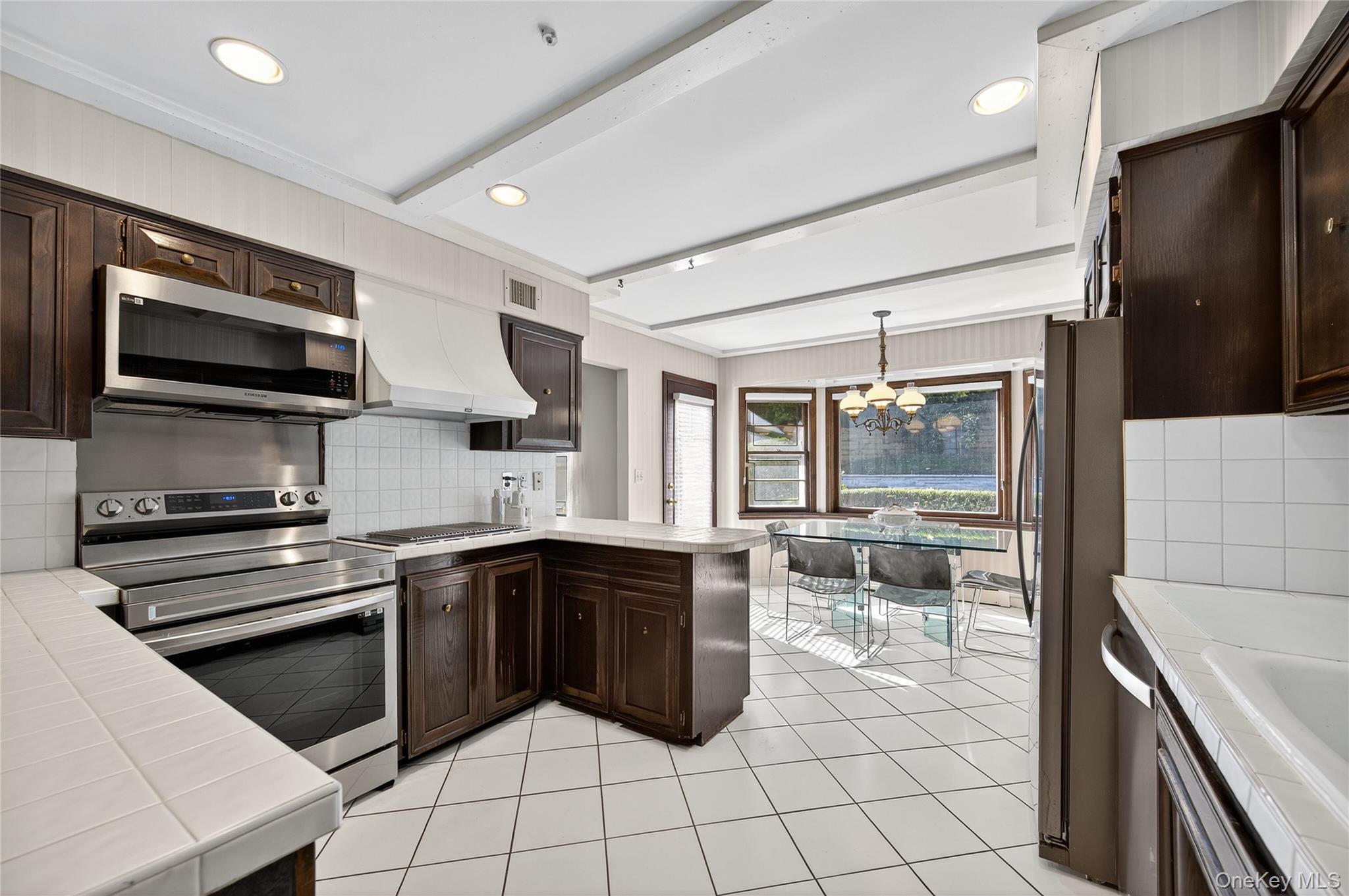 #10 photo, 73 Reed Drive, Roslyn , NY 11576