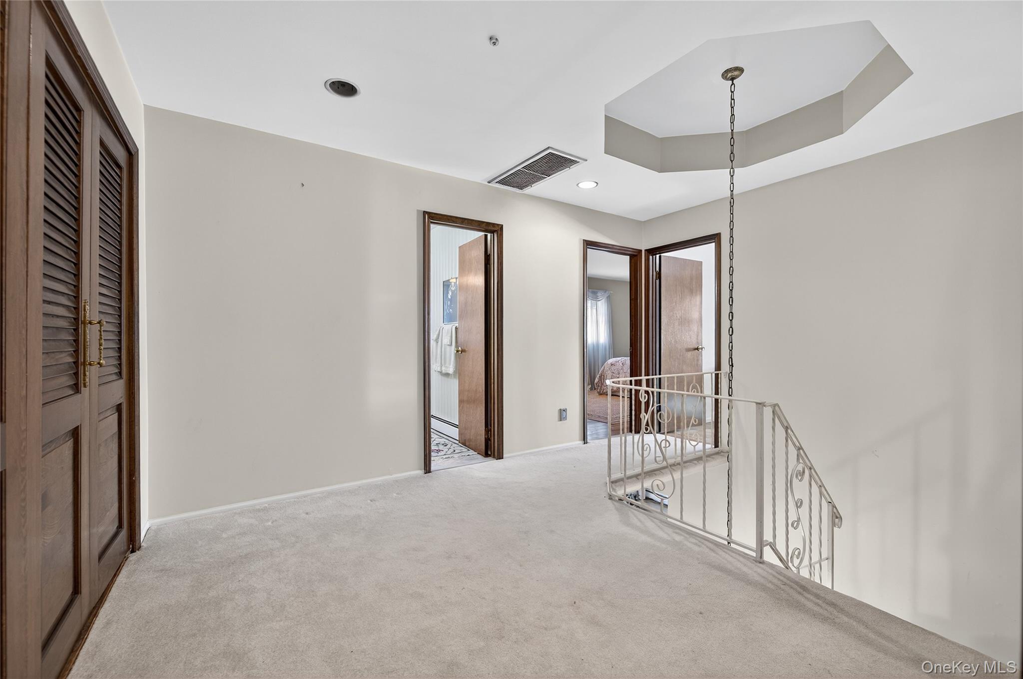 #16 photo, 73 Reed Drive, Roslyn , NY 11576