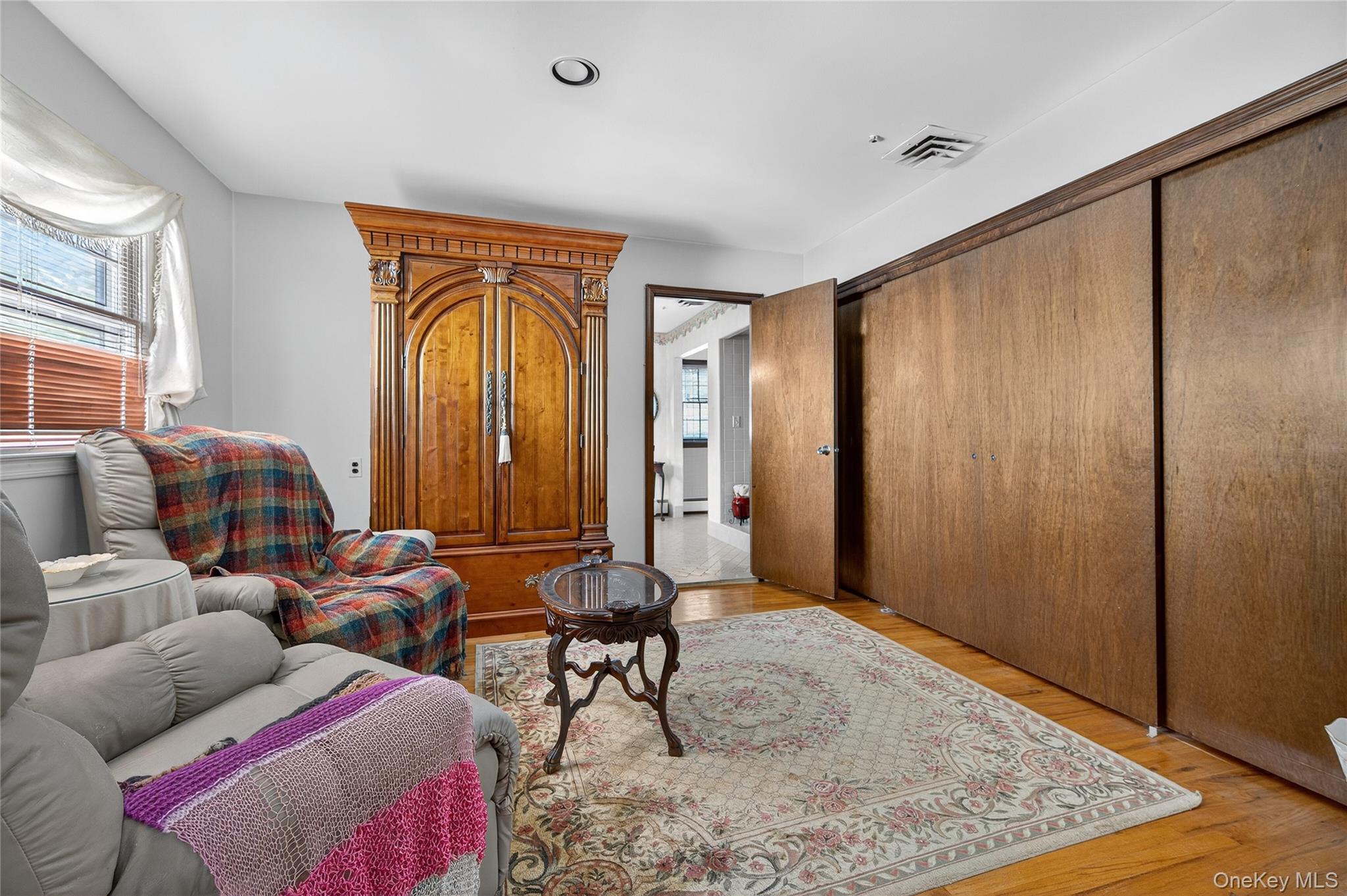 #19 photo, 73 Reed Drive, Roslyn , NY 11576