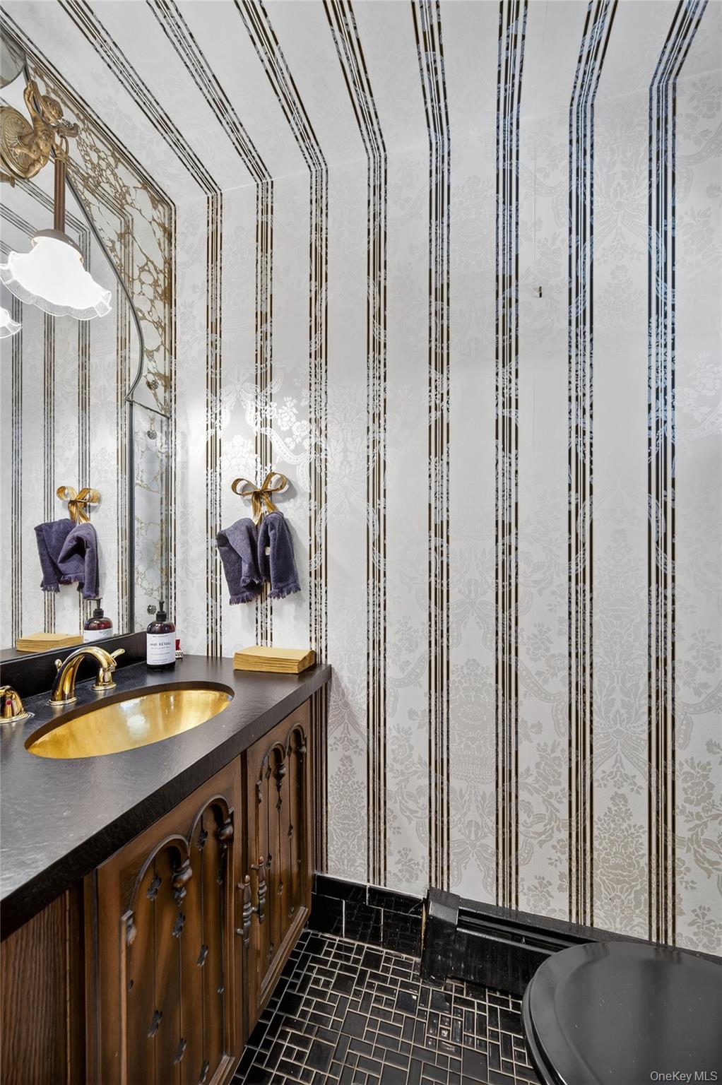 #3 photo, 73 Reed Drive, Roslyn , NY 11576