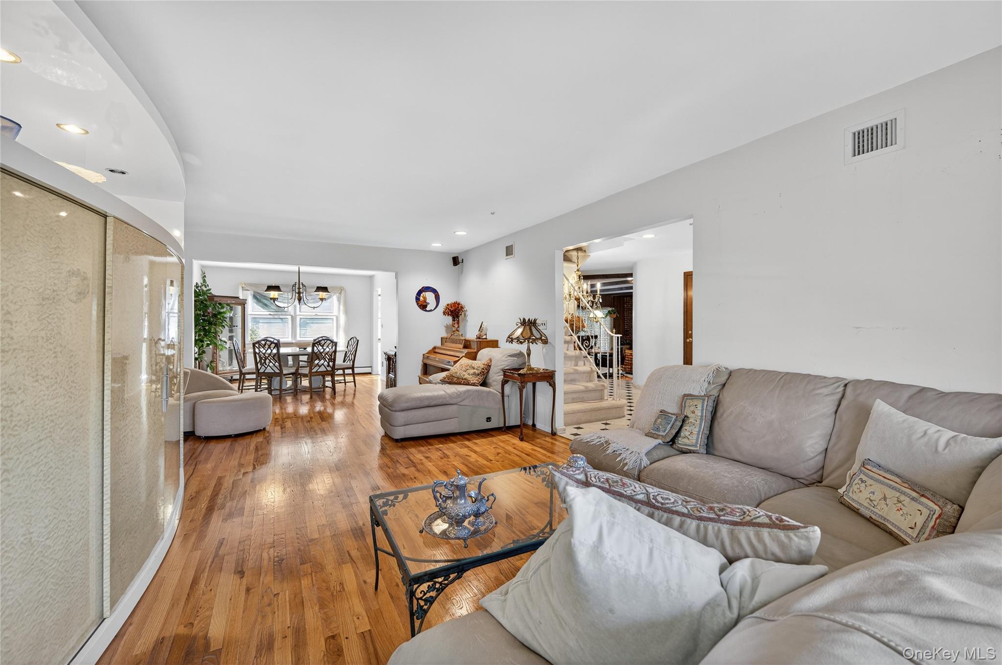 #4 photo, 73 Reed Drive, Roslyn , NY 11576